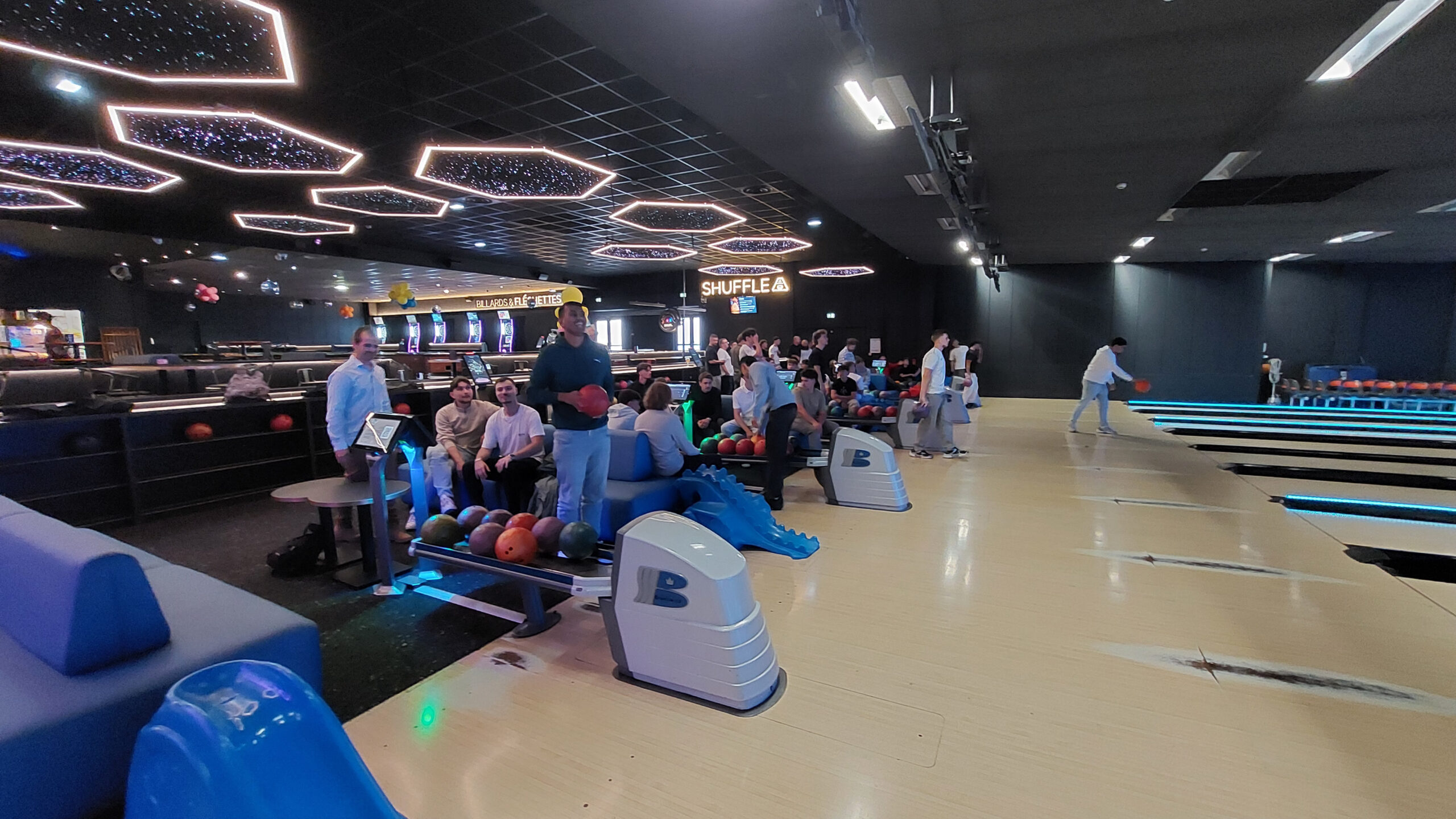 Ambiance conviviale lors de l’après-midi bowling