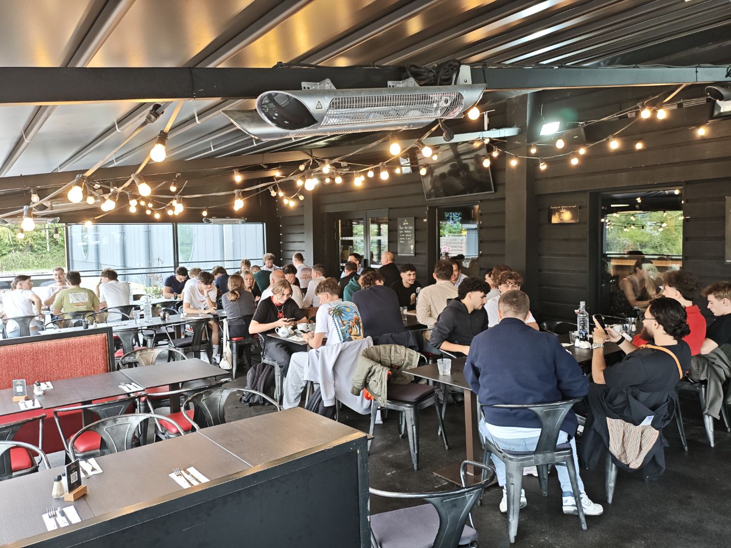 Les apprentis de première année réunis au restaurant Le Goudale à Lomme